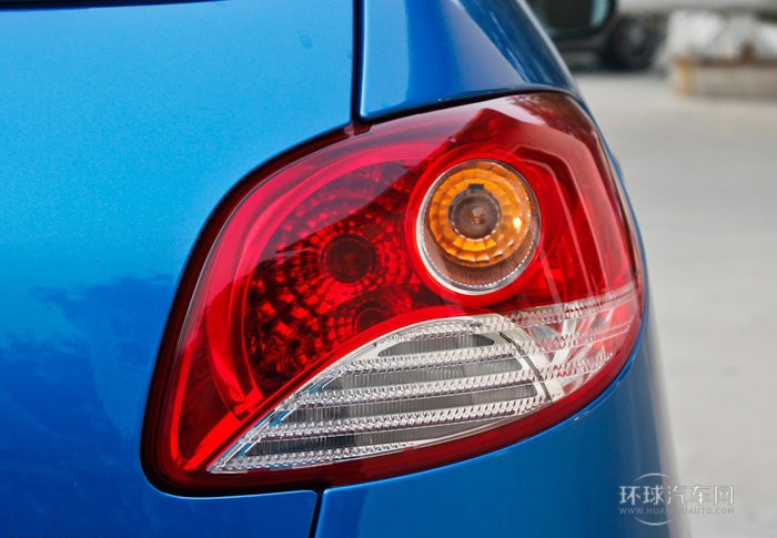 2011款 兩廂 1.6L 手動(dòng)馭樂版