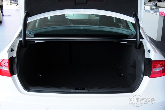 2015款 35 TFSI 自動標(biāo)準(zhǔn)型