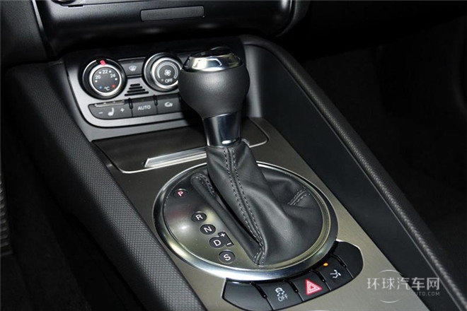 2013款 TT Coupe 45 TFSI 白色經(jīng)典版