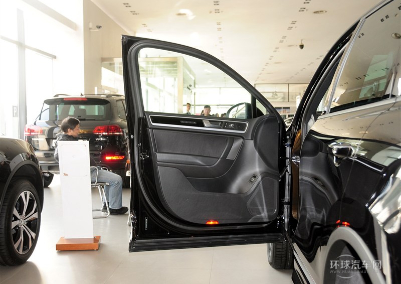 2014款 3.0TSI V6 黑色探險(xiǎn)者