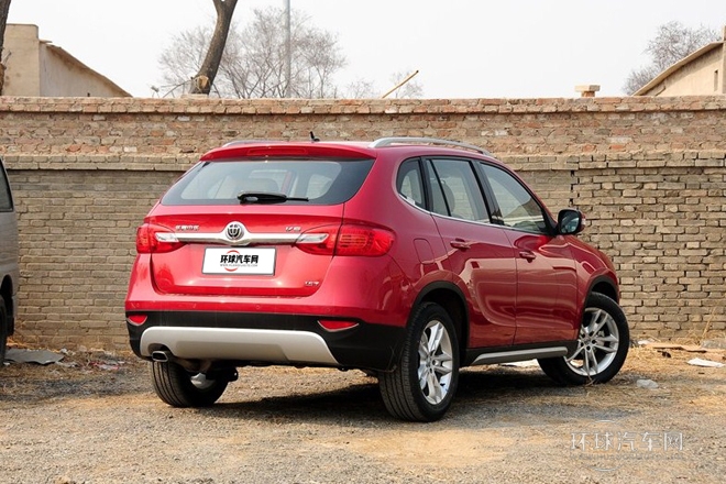 2012款 1.5T 手動兩驅(qū)豪華型