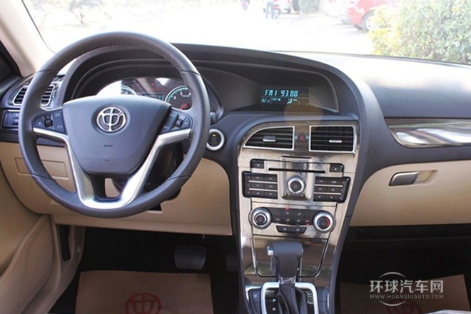 2012款 1.5T 自動四驅(qū)豪華型