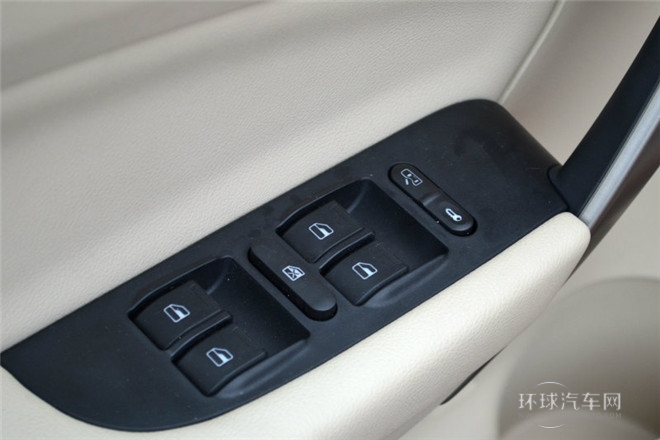 2012款 兩廂 1.6L CVT進(jìn)取型