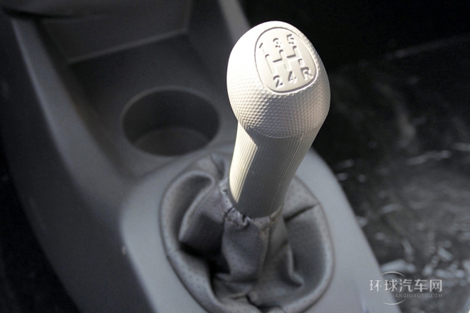 2011款 1.0L 手動(dòng)智尊型