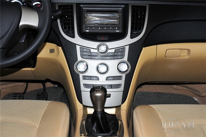 2010款 改款兩廂 1.6L 手動(dòng)進(jìn)取型