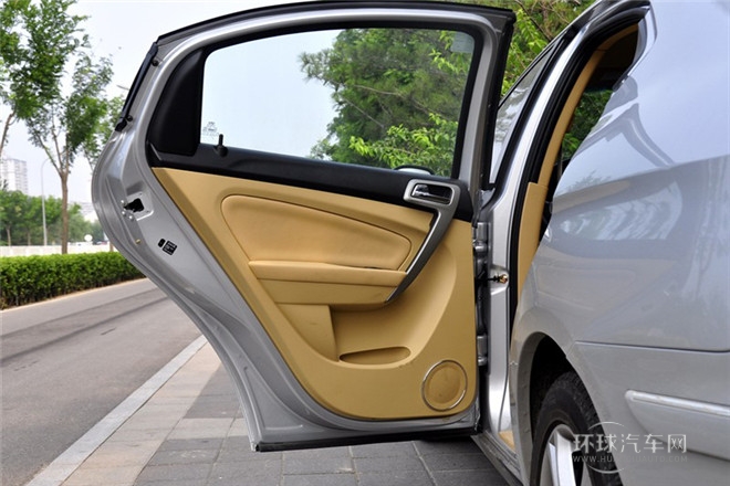 2010款 改款三廂 1.6L 手動(dòng)尊貴型