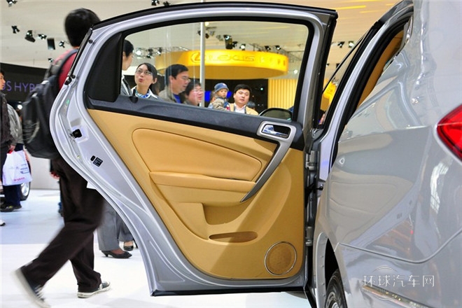2010款 改款三廂 1.8L 自動(dòng)尊貴型