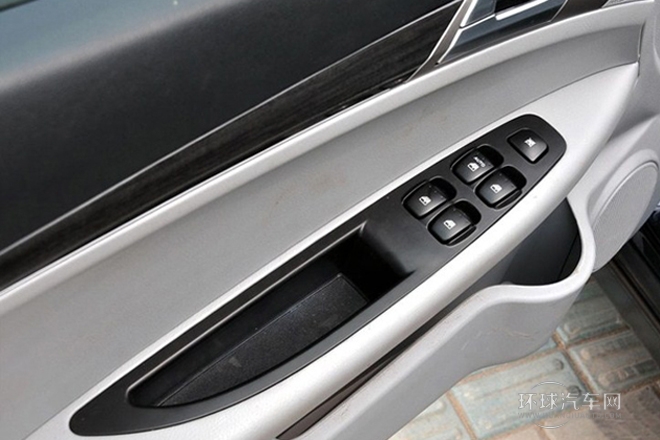 2011款 1.6L 手動(dòng)舒適型