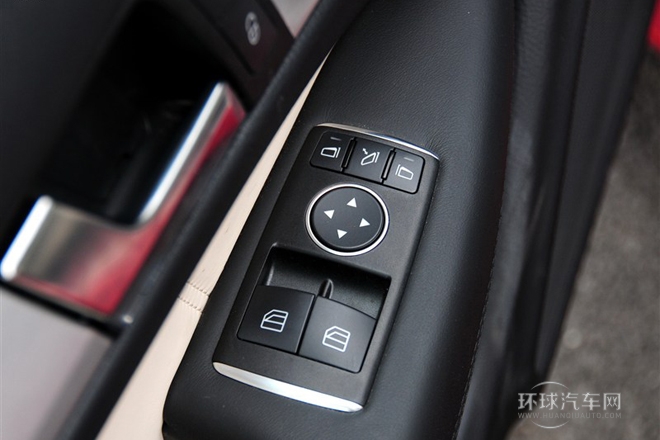 2012款C63 AMG Coupe動(dòng)感版