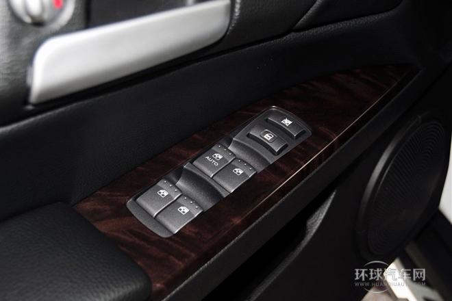 2014款 1.8T 4WD 自動豪域特裝版