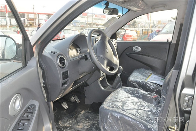 2012款 1.0L 手動(dòng)標(biāo)準(zhǔn)型
