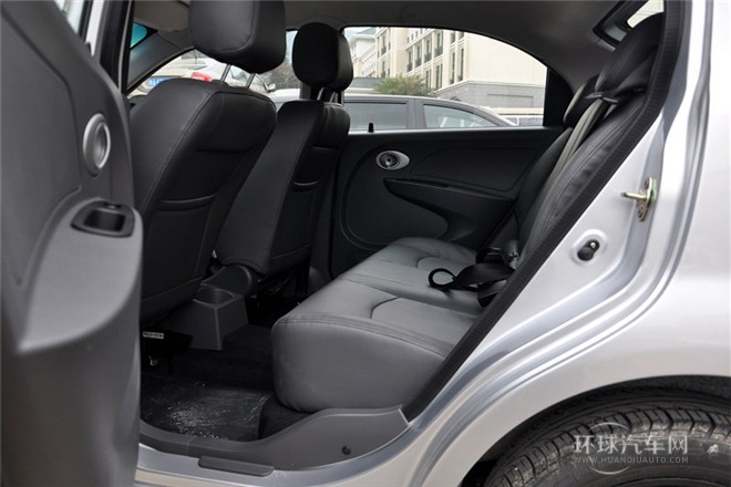 2012款 1.0L 手動(dòng)舒適型
