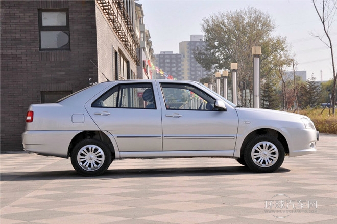 2012款 1.5L 手動標(biāo)準(zhǔn)型