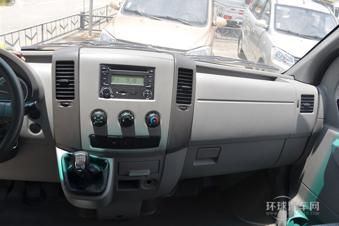2014款 3.0T領(lǐng)運(yùn)版短軸中頂ZD30