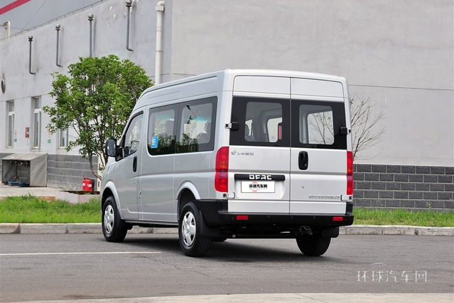 2014款 2.5T御利寶物流車標(biāo)配短軸中頂ZD25