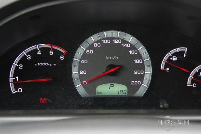2011款 2.0T 四驅(qū)豪華導航版