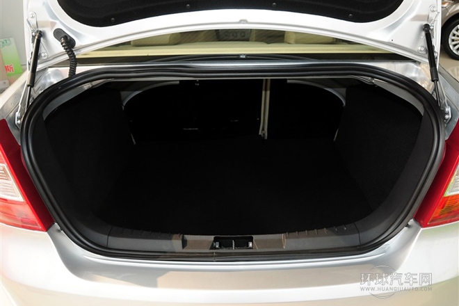 2013款 三廂經(jīng)典 1.8L MT基本型
