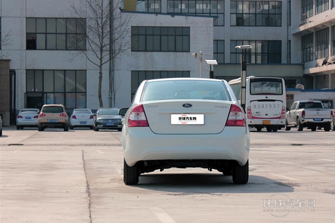 2013款 三廂經(jīng)典 1.8L AT基本型