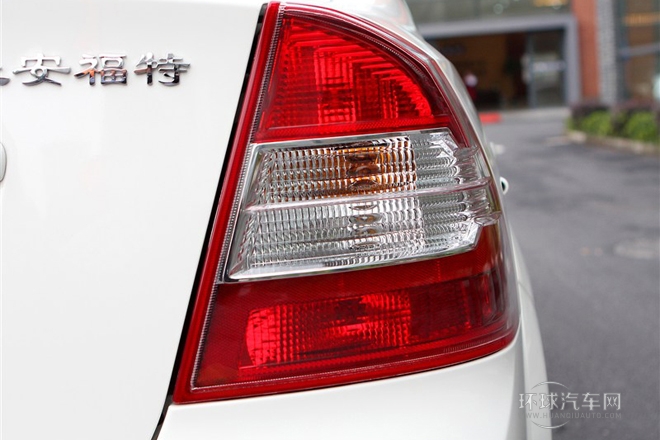 2013款 三廂經(jīng)典 1.8L MT百萬紀念版