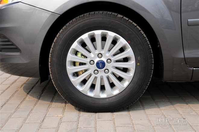 2013款 三廂經(jīng)典 1.8L MT時(shí)尚型