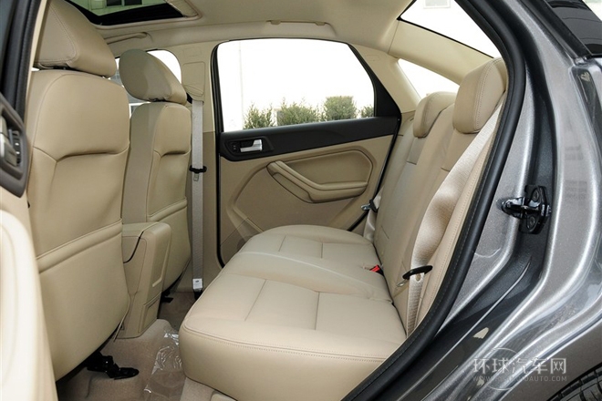 2013款 三廂經(jīng)典 1.8L MT時(shí)尚型