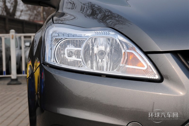 2013款 三廂經(jīng)典 1.8L MT時尚型