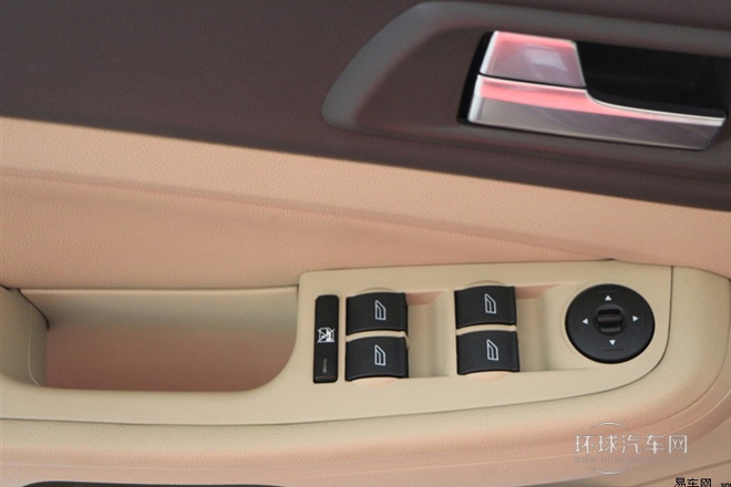 2013款 三廂經(jīng)典 1.8L AT時尚型