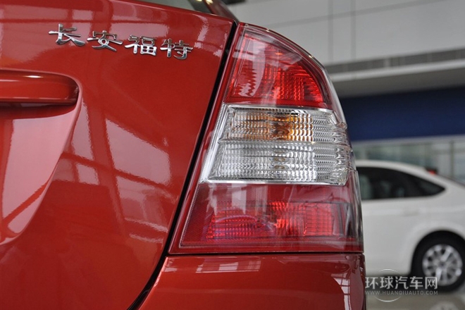 2013款 三廂經(jīng)典 1.8L AT時尚型