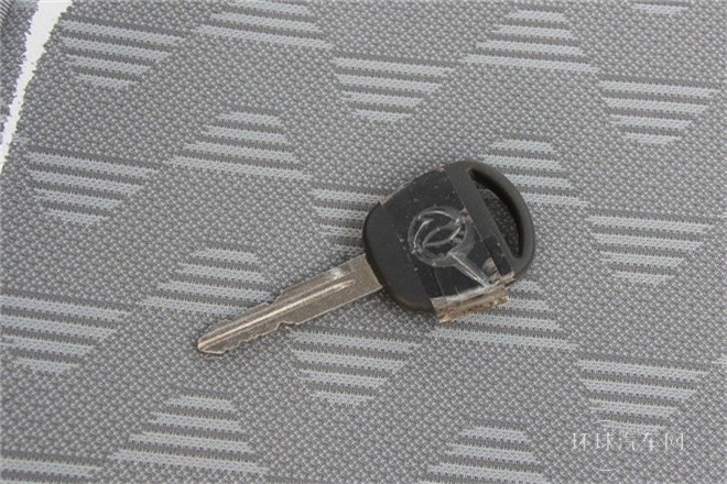2011款 1.3L基本型有護(hù)欄