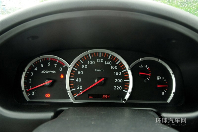 2013款 2.4L 四驅(qū)豪華紀念版 國IV