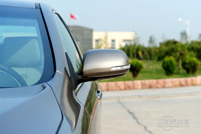 2013款 2.4L 自動(dòng)行政型