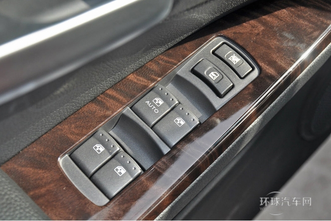 2013款 1.8T 4WD 自動(dòng)行政版