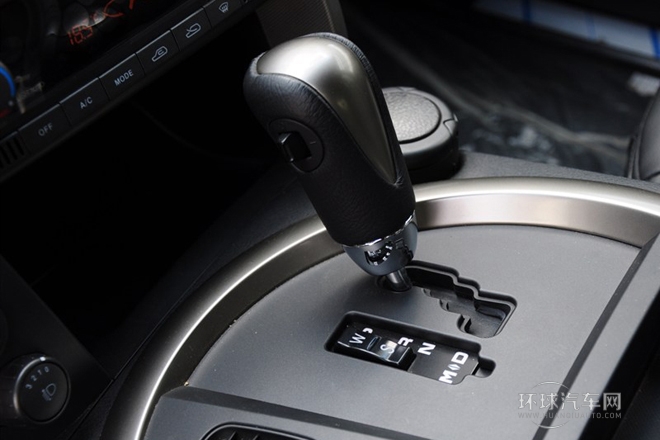 2011款 2.0T 兩驅(qū)豪華導航版