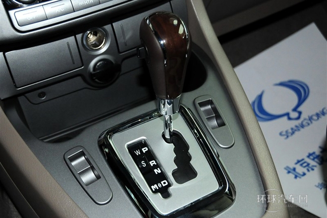 2014款 2.0T 柴油四驅(qū)豪華導(dǎo)航版