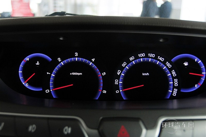 2014款 2.0T 柴油四驅(qū)豪華導(dǎo)航版