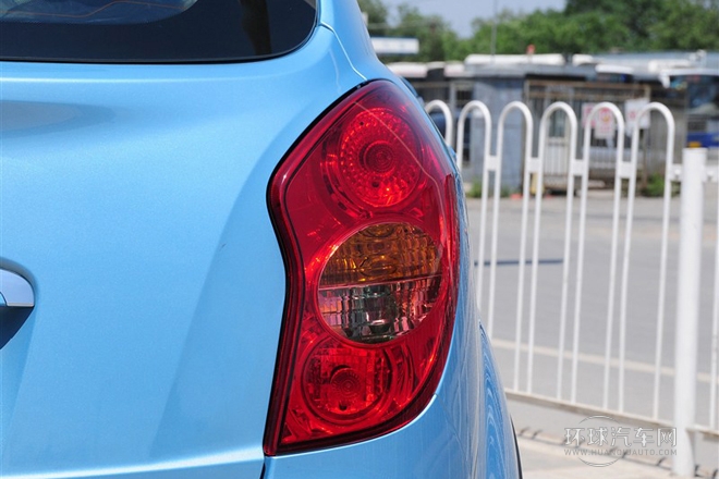 2011款 2.0T 柴油兩驅(qū)自動精英導(dǎo)航版