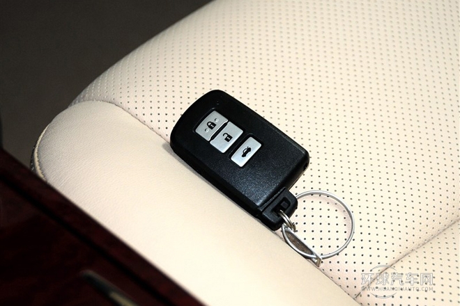 2012款 2.5V 至尊導(dǎo)航版