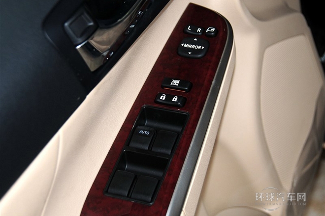 2012款 2.5V 至尊導(dǎo)航版