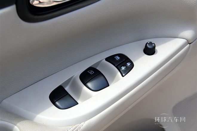 2011款 1.6L 手動(dòng)智能型