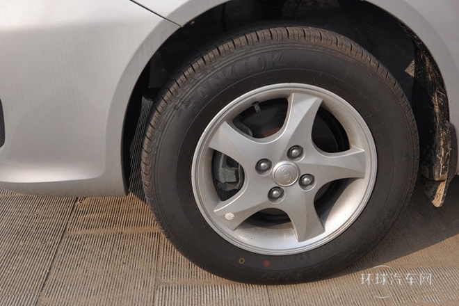 2013款 1.5L 手動(dòng)標(biāo)準(zhǔn)型 國(guó)V