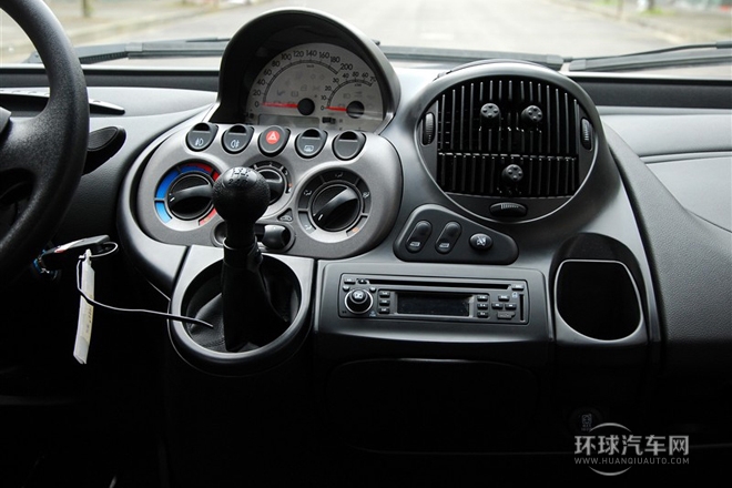 2010款 1.6L 汽油標(biāo)準(zhǔn)型6座