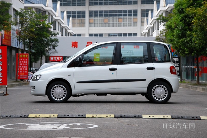 2010款 1.6L 汽油標(biāo)準(zhǔn)型6座
