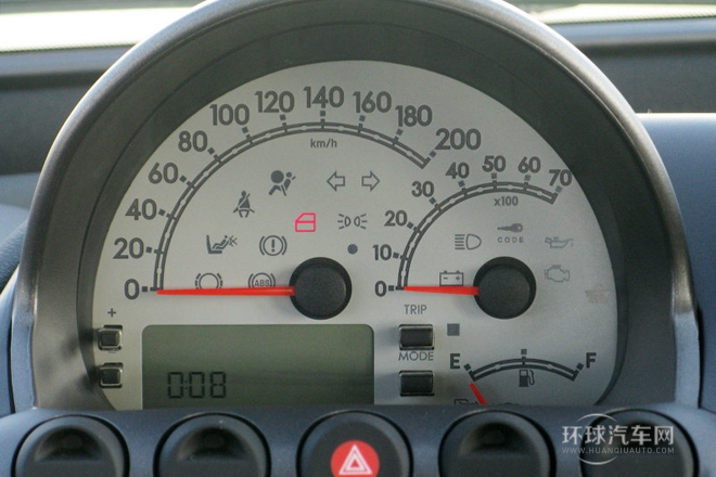 2010款 1.6L 汽油豪華型5座