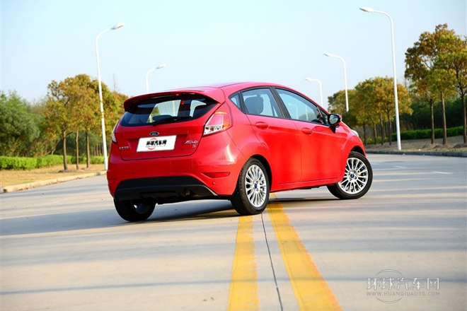 2013款 兩廂 1.5L 自動運(yùn)動型