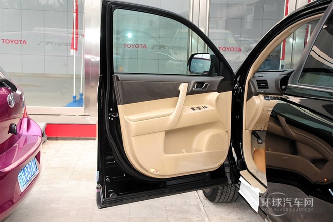 2012款 2.7L 兩驅7座精英版