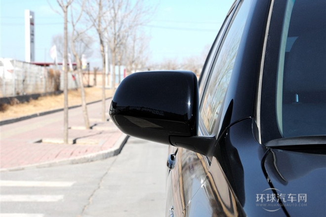 2012款 2.7L 兩驅(qū)7座豪華導(dǎo)航版