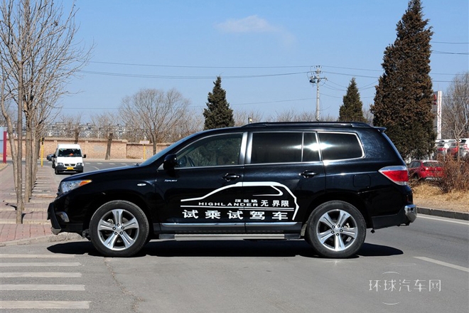2012款 2.7L 兩驅(qū)7座豪華導(dǎo)航版