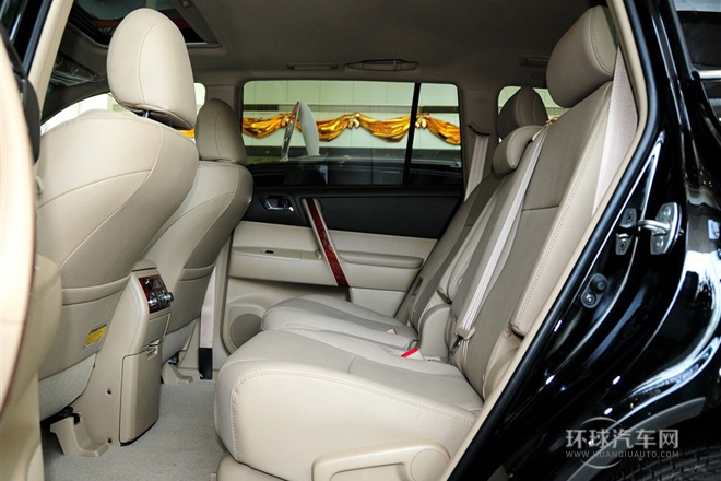 2012款 2.7L 兩驅(qū)7座至尊版