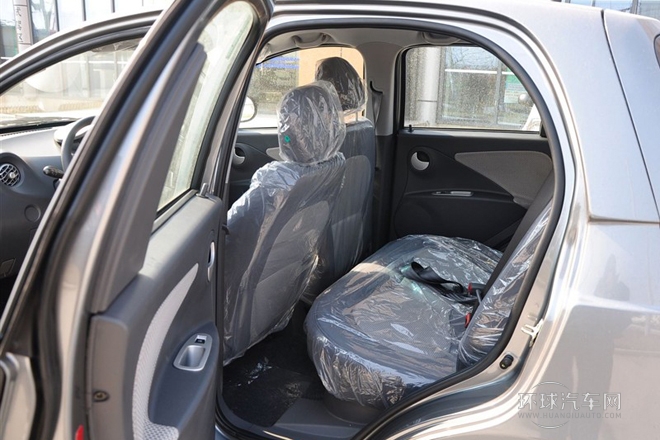 2011款 1.0L 手動標(biāo)準(zhǔn)型