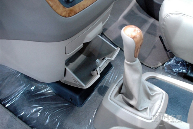 2010款 2.4L財富快車標(biāo)準(zhǔn)版M240-4G64